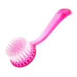 Cepillo rosa para quitar el polvo de las uñas
