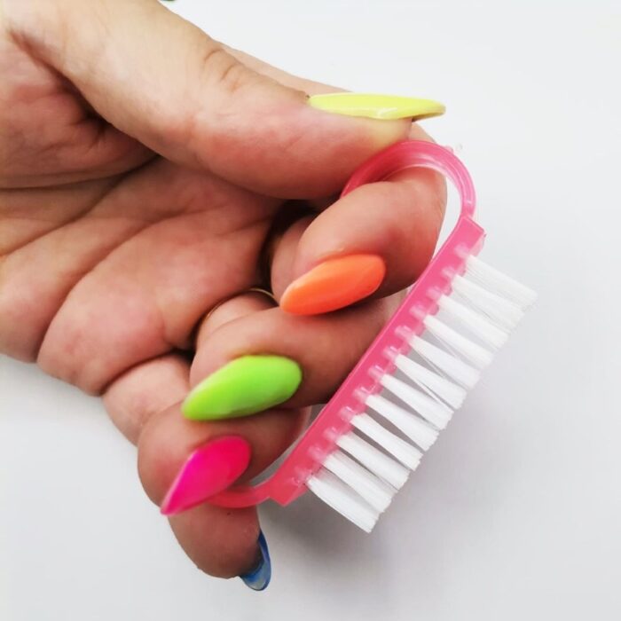 Cepillo de limpieza de uñas rosa translúcido