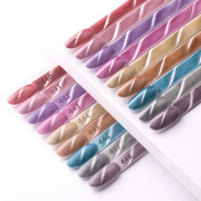 Esmalte semipermanente Molly Lac Cat Eye Womanity Kissing 5 ml 443 - Imagen 2