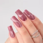 Esmalte semipermanente Molly Lac Cat Eye Womanity Kissing 5 ml 443 - Imagen 4