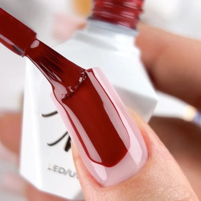 Esmalte semipermanente Molly Lac Burgundy 8 grs. nº 301 Hema di-Hema Free