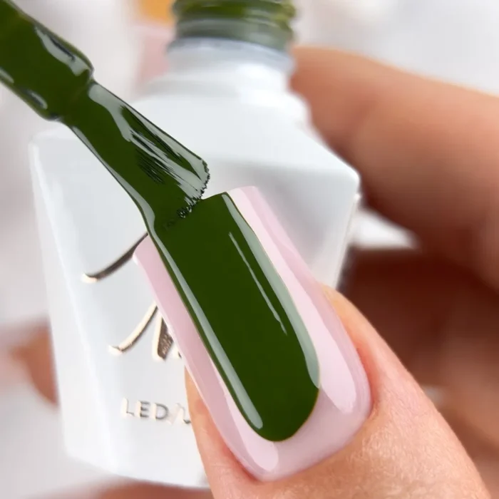 Esmalte semipermanente Molly Lac Evergreen 8 grs. nº 304 Hema di-Hema Free